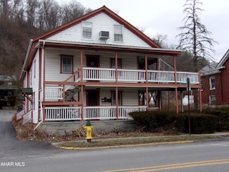 219 W Main St, Everett, PA 15537