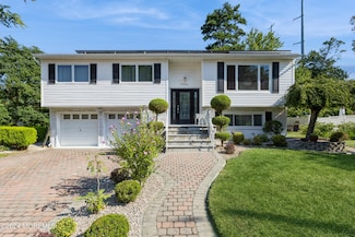 17 N Chaphagen Dr, Neptune, NJ 07753