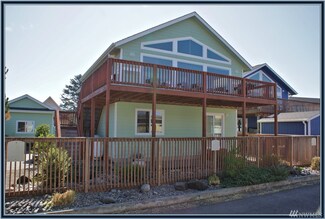 12 Darien Ln, Pacific Beach, WA 98571