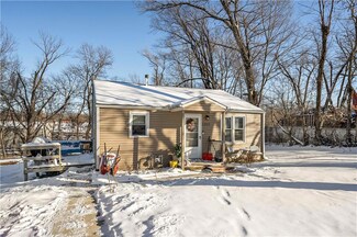 6303 Ravena Rd, Pleasant Valley, MO 64068
