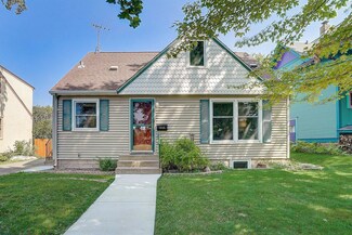 1060 Victoria St N, Saint Paul, MN 55103