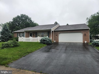 208 E 6th St, Lititz, PA 17543
