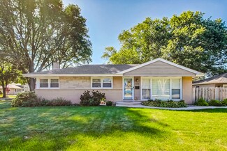 1036 N Gibbons Ave, Arlington Heights, IL 60004