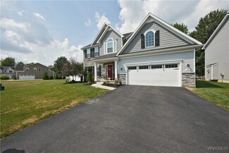 58 Stonebridge Dr, East Amherst, NY 14051