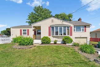 27 Woodcrest Ct, Chicopee, MA 01020