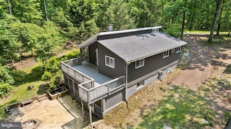 143 Cricket Ln, Hedgesville, WV 25427
