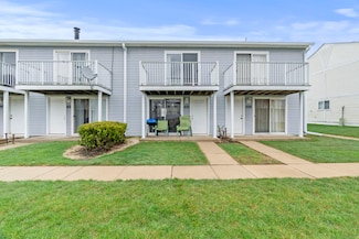 410 Meadow Green Ln Unit 9, Round Lake Beach, IL 60073