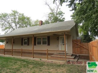 121 3rd Ave SW, Le Mars, IA 51031