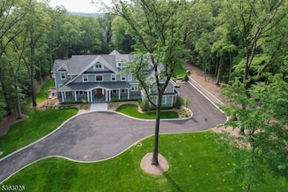 789 Colonial Rd, Franklin Lakes, NJ 07417