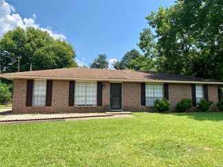5720 Hickory Dr, Millbrook, AL 36054