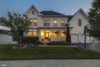 17737 Marbury St, Round Hill, VA 20141