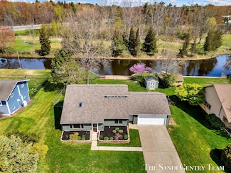 17083 Spahr St, Spring Lake, MI 49456