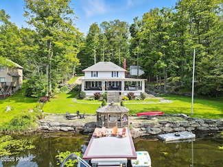 107 E Island Ln, Lake Ariel, PA 18436