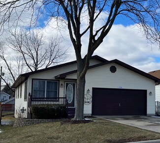1721 Wilcox St, Crest Hill, IL 60403