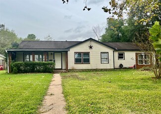 1119 19th Ave N, Texas City, TX 77590