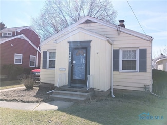 2449 Lambert Dr, Toledo, OH 43613