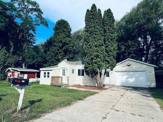 800 Brickyard Rd, Manistee, MI 49660