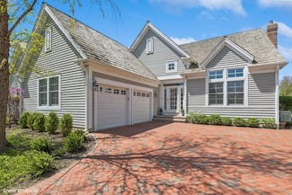 30 S Canterbury Ct, Lake Forest, IL 60045