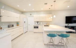 10914 NW 70th St, Doral, FL 33178