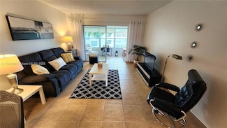 3505 NW 48th Ave Unit 602, Lauderdale Lakes, FL 33319