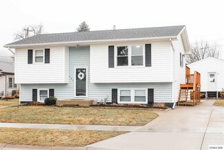 502 S 3rd St, Bellevue, IA 52031