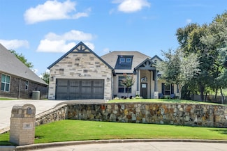 305 Familia Ct, Azle, TX 76020