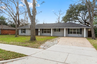 2011 Wycliffe Dr, Houston, TX 77043