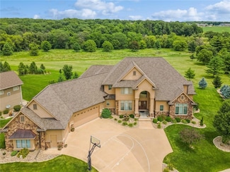 3805 144th St, Urbandale, IA 50323