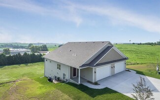 407 S 2nd St, West Branch, IA 52358