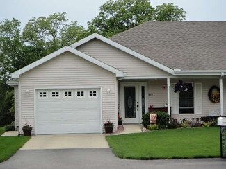 410 N 4th St, Cissna Park, IL 60924