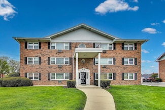8812 45th Place Unit 12, Brookfield, IL 60513