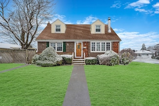 331 Doris Ave, Franklin Square, NY 11010