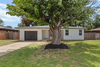 1035 Warden St, Benbrook, TX 76126