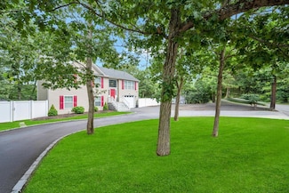 655 Whiskey Rd, Ridge, NY 11961