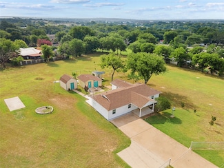 744 N Crockett St, Granbury, TX 76048