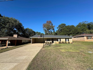 813 Redbud Ln, Longview, TX 75604