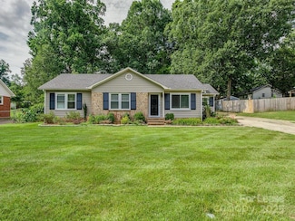 325 Clearbrook Rd, Matthews, NC 28105