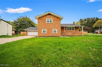 1060 Riverside Dr, Painesville, OH 44077