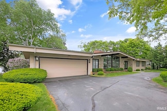 3016 S East Lake Dr, Elkhart, IN 46514