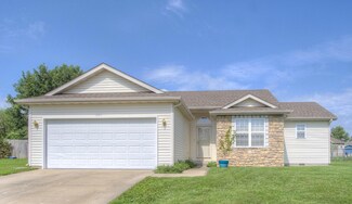 1645 Sophia St, Carthage, MO 64836