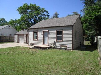 4148 W 2nd St N, Wichita, KS 67212