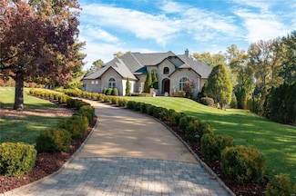 15 Sherwyn Ln, Saint Louis, MO 63141