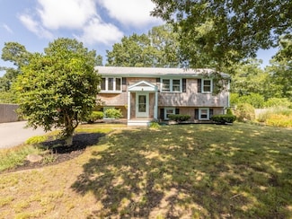 10 Cornish St, Carver, MA 02330