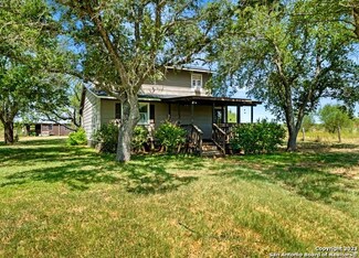455 County Road 102, Floresville, TX 78114