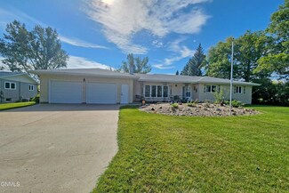 2027 Old Red Trail, Mandan, ND 58554