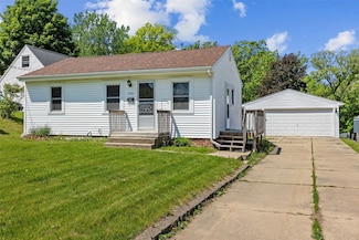 1223 Memorial Dr SE, Cedar Rapids, IA 52403