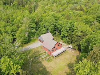 352 Currier Hill Dr, Irasburg, VT 05845