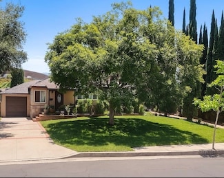 14658 Maclay St, Mission Hills, CA 91345