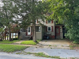 24 Crossmon St, Alexandria Bay, NY 13607