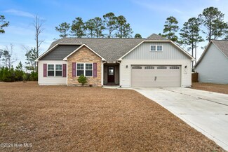 528 Deep Inlet Dr, Sneads Ferry, NC 28460